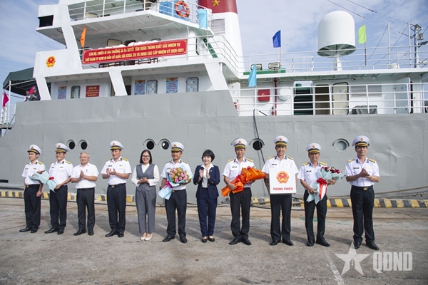 Đón Tổ bầu cử sớm trên biển hoàn thành nhiệm vụ trở về đất liền